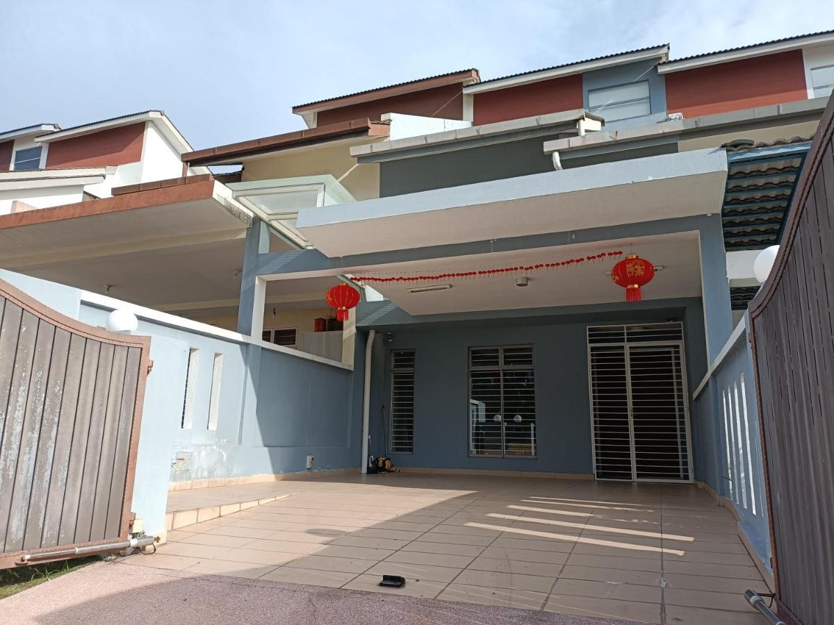 Entire Residential Home•Jia Residences Bkt Serdang沙登温暖的家 Seri Kembangan Ngoại thất bức ảnh