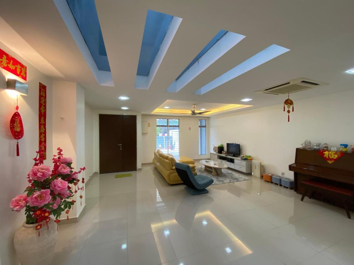 Entire Residential Home•Jia Residences Bkt Serdang沙登温暖的家 Seri Kembangan Ngoại thất bức ảnh
