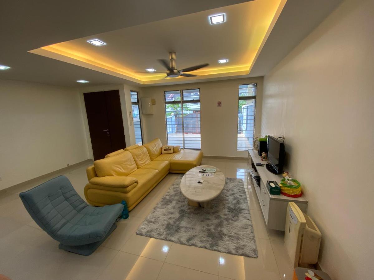 Entire Residential Home•Jia Residences Bkt Serdang沙登温暖的家 Seri Kembangan Ngoại thất bức ảnh