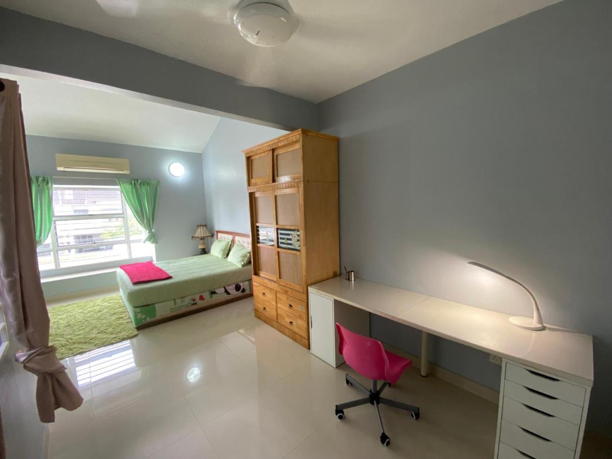 Entire Residential Home•Jia Residences Bkt Serdang沙登温暖的家 Seri Kembangan Ngoại thất bức ảnh