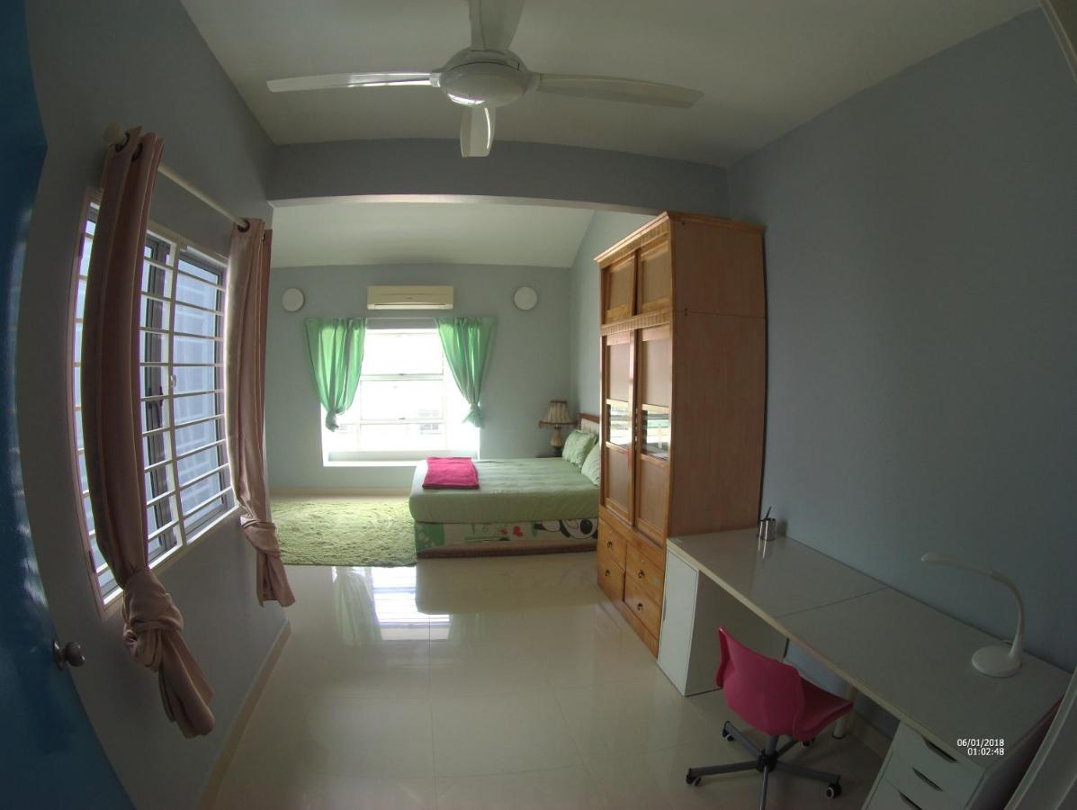 Entire Residential Home•Jia Residences Bkt Serdang沙登温暖的家 Seri Kembangan Ngoại thất bức ảnh