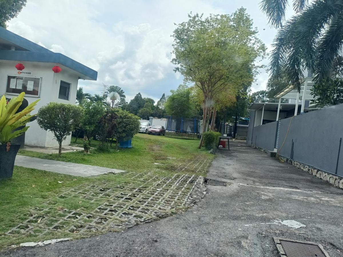 Entire Residential Home•Jia Residences Bkt Serdang沙登温暖的家 Seri Kembangan Ngoại thất bức ảnh
