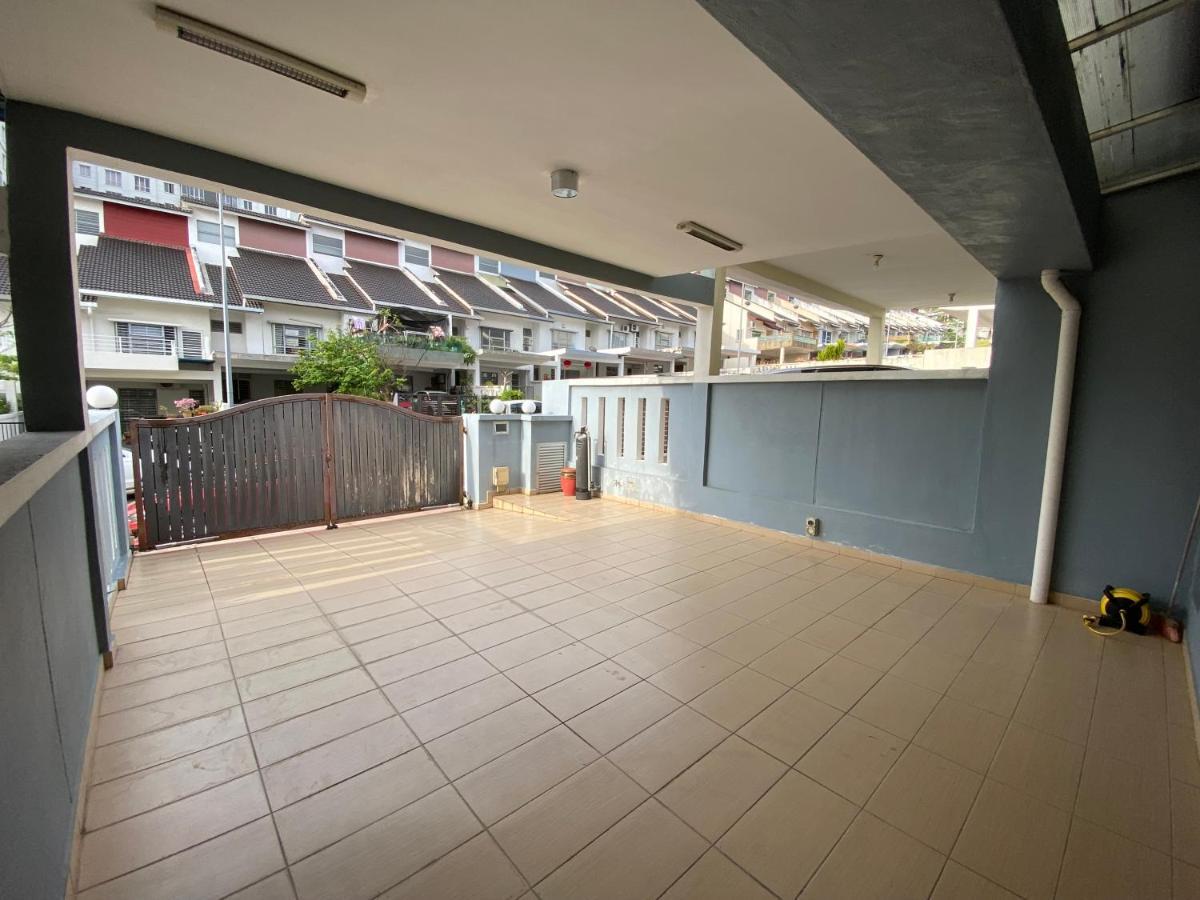 Entire Residential Home•Jia Residences Bkt Serdang沙登温暖的家 Seri Kembangan Ngoại thất bức ảnh