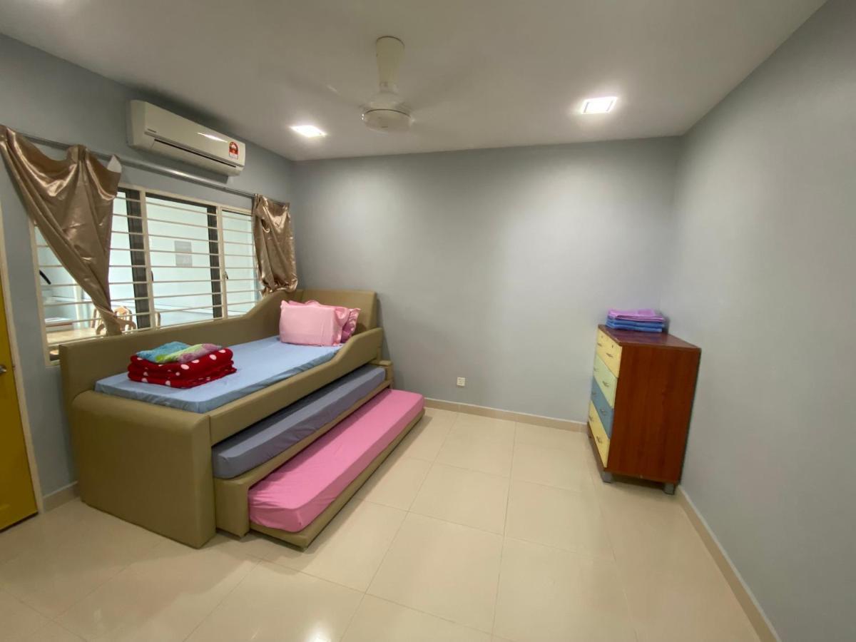 Entire Residential Home•Jia Residences Bkt Serdang沙登温暖的家 Seri Kembangan Ngoại thất bức ảnh